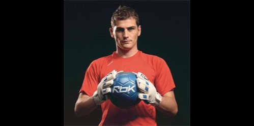 Casillas cambia a Reebok por Adidas