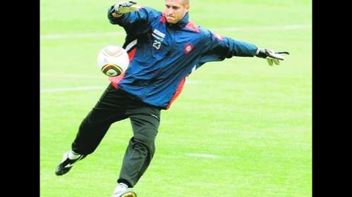 Lleva ocho partidos en el Ciclón y ocho goles recibidos.