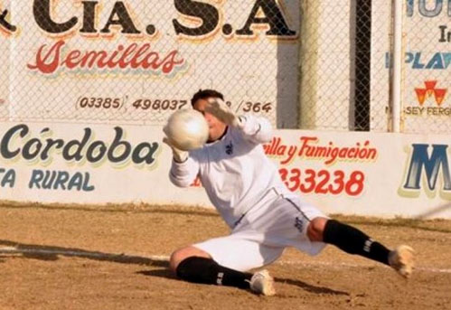 La increíble historia del arquero con seis dedos