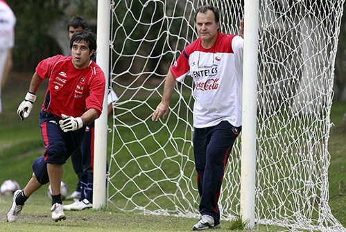 Bielsa no se olvida de Bravo: Es un extraordinario arquero