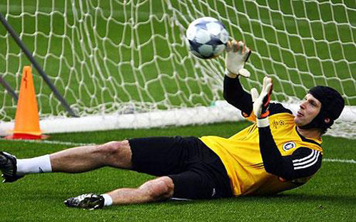 Čech entrena, pero es duda contra Montenegro