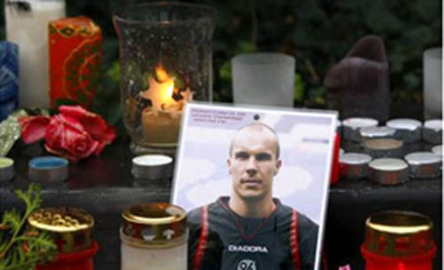 Selección alemana rinde homenaje a fallecido Robert Enke