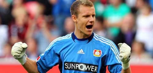 Bayer Leverkusen contrata por cinco años a Leno
