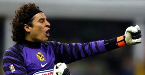 Memo Ochoa suena como próximo portero del Lyon