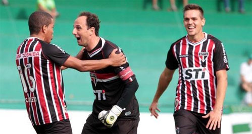 Arquero y goleador: Rogerio Ceni llegó a 109