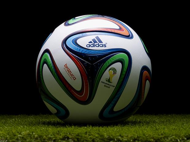La Brazuca a mano