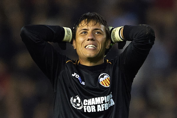 Diego Alves estará un mes de baja