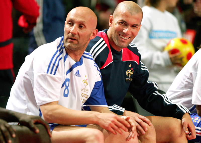El PSG quiere a Barthez para sus arqueros