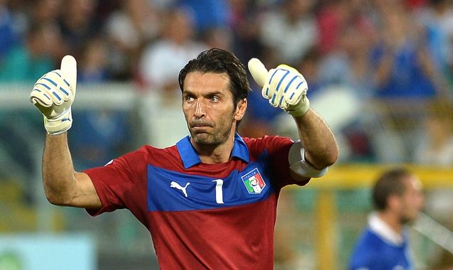 Buffon, 16 años para un récord con la Azzurra