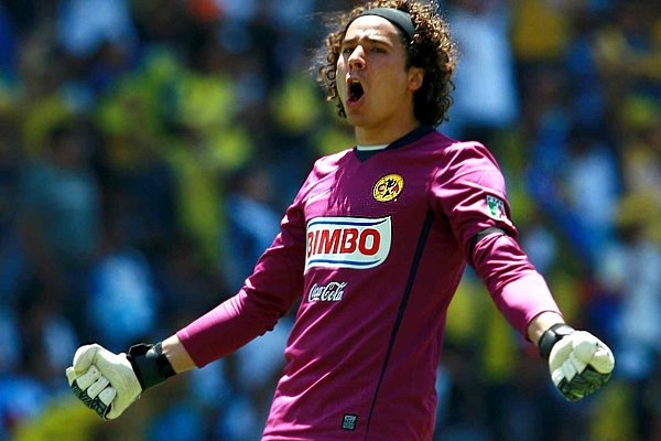 Milan pone oferta por Ochoa